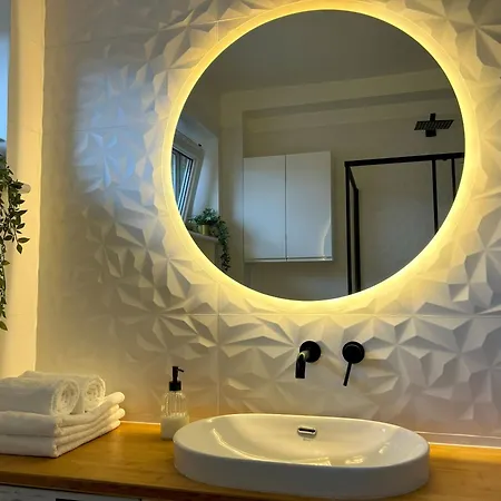 Fantastays - Sunny Cloud Apartment Breslau